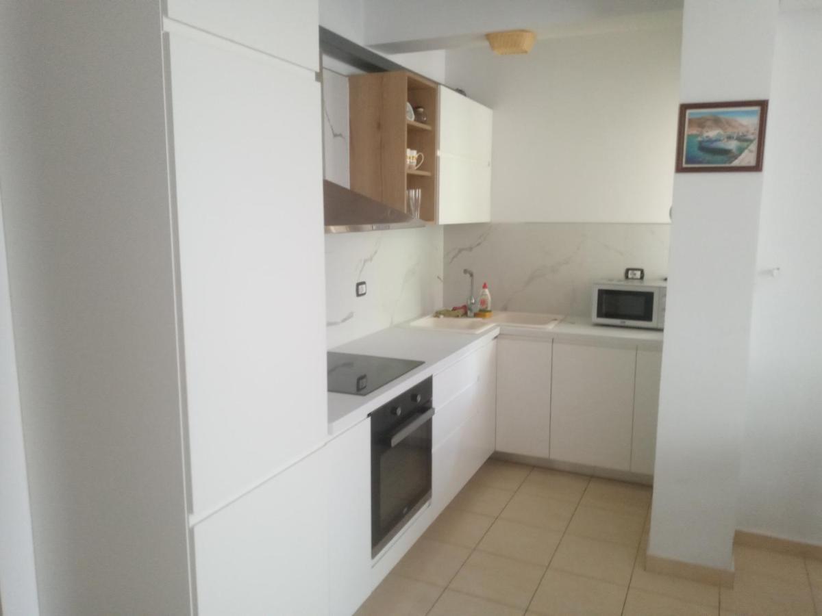 Saranda Backpackers Hostel Bagian luar foto